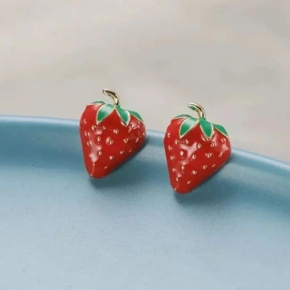 NEW! Cute Petite Strawberry Stud Fashion Earrings